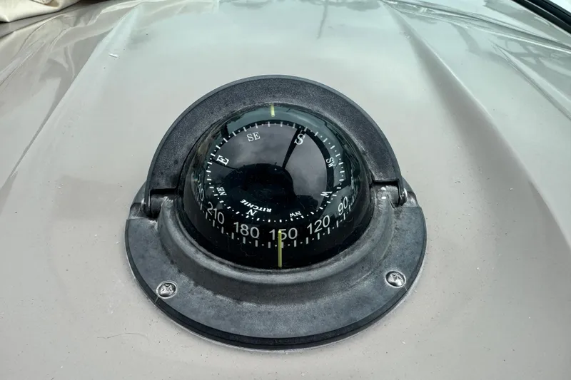 Slide: The Image of Compass on 2009 Chaparral Signature 250 boat dashboard, showing navigation directions. - 32