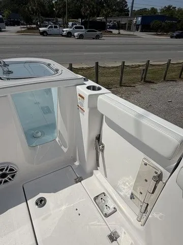 Slide: The Image of Sea Fox 288 Commander 2026 - 15