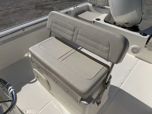 Slide: The Image of Boston Whaler 190 Montauk 2026 - 3