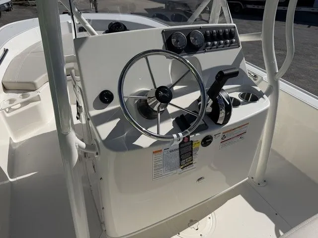 Slide: The Image of Boston Whaler 190 Montauk 2026 - 4