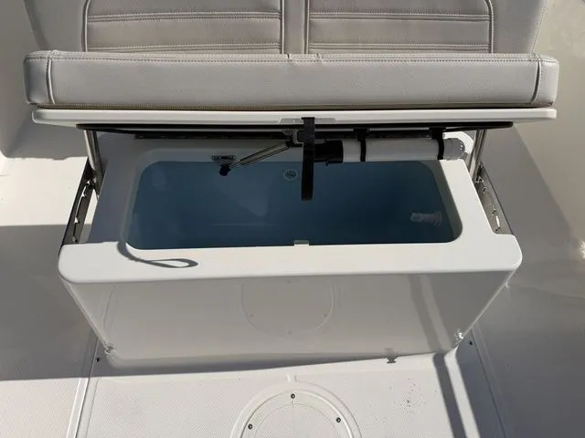 Slide: The Image of Boston Whaler 190 Montauk 2026 - 8