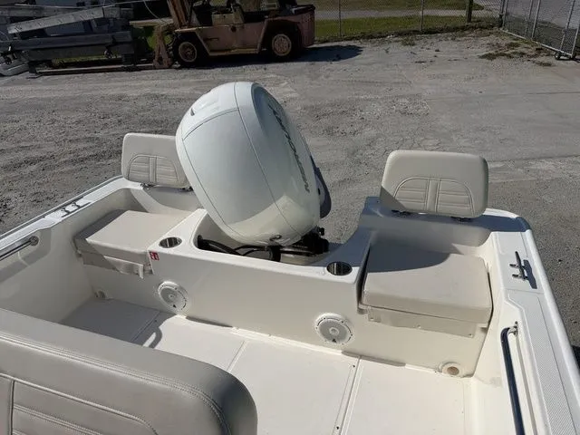 Slide: The Image of Boston Whaler 190 Montauk 2026 - 9