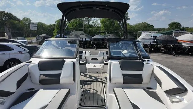 Slide: The Image of Yamaha 195S 2024 - 10