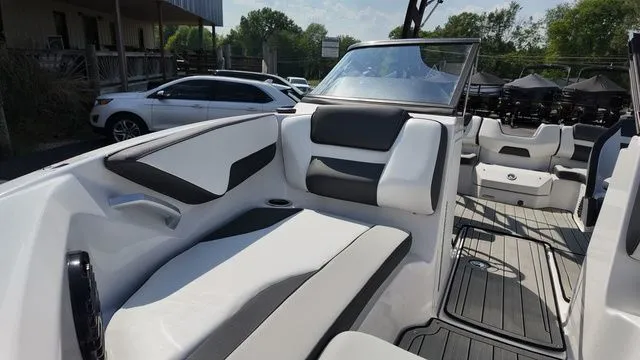 Slide: The Image of Yamaha 195S 2024 - 11