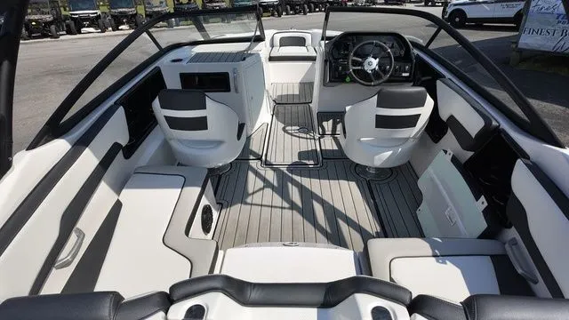 Slide: The Image of Yamaha 195S 2024 - 14