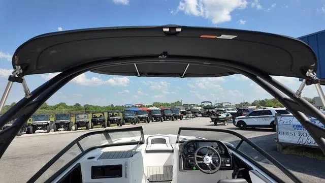 Slide: The Image of Yamaha 195S 2024 - 15