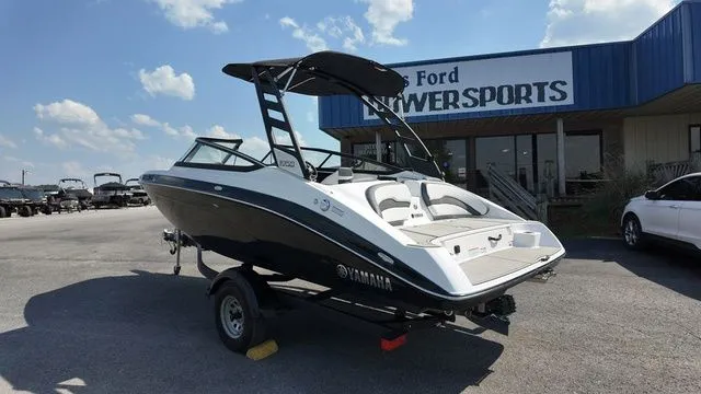 Slide: The Image of Yamaha 195S 2024 - 3