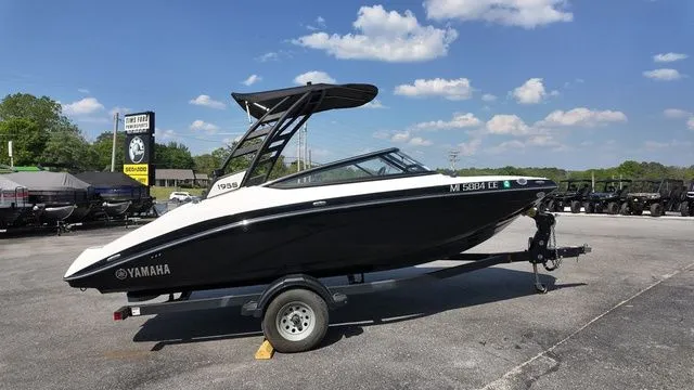 Slide: The Image of Yamaha 195S 2024 - 6