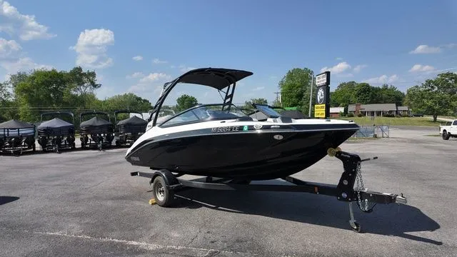 Slide: The Image of Yamaha 195S 2024 - 7