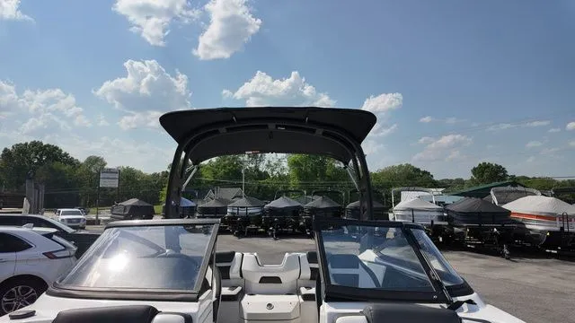 Slide: The Image of Yamaha 195S 2024 - 9