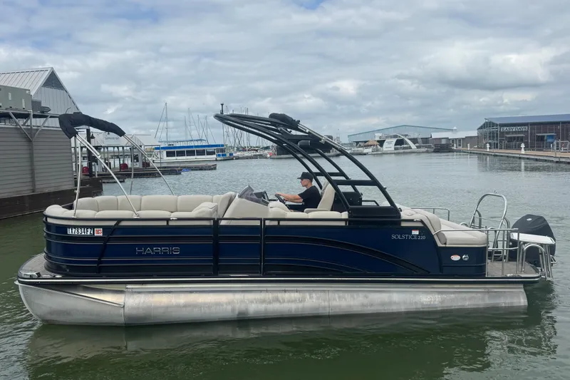 The Image of Harris Solstice 220 2019 - 1