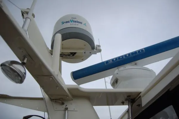 Slide: The Image of KVH sat TV and radar - 17