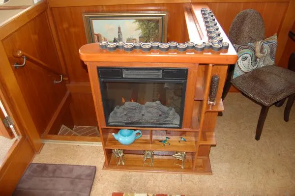Slide: The Image of Interior of a 1982 Kong & Halvorsen Island Gypsy yacht with fireplace. - 24