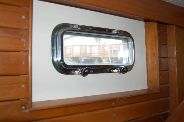 Slide: The Image of Interior view of a porthole on a 1982 Island Gypsy boat. - 28