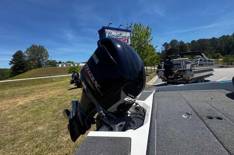 Slide: The Image of 2018 Ranger 212LS Reata boat with Yamaha outboard motor in a sunny outdoor setting. - 14