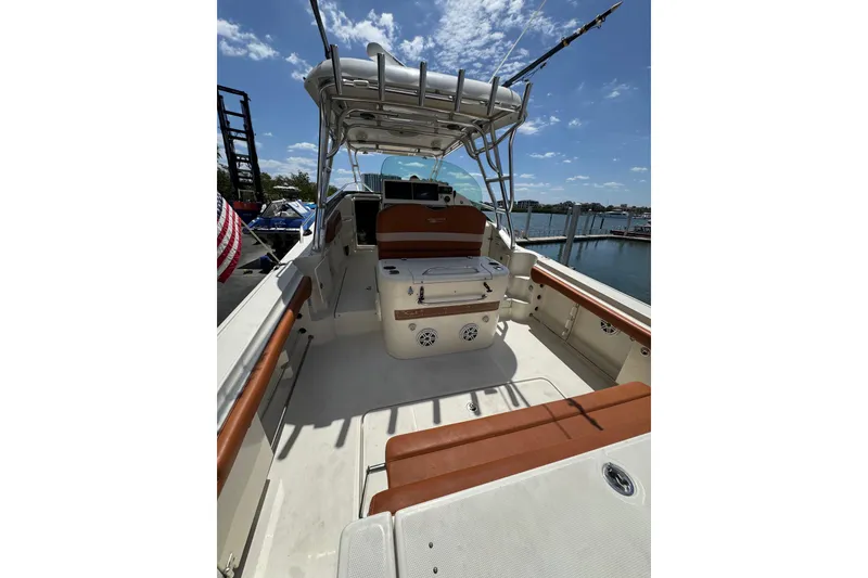 Slide: The Image of 2006 Hydra-Sports Vector 3300 VX boat interior with seating and fishing equipment. - 40