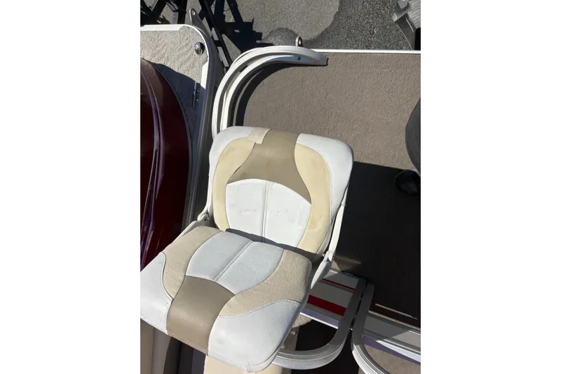 Slide: The Image of 2011 Sun Tracker Bass Buggy 18 Classic Series boat seat, beige and white upholstery. - 9