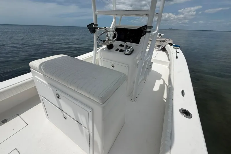 Slide: The Image of 2016 Dorado 25 SE boat interior with steering console on calm water. - 23