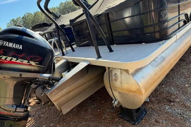 Slide: The Image of 2023 Veranda Vista View 22RC pontoon boat with Yamaha outboard motor. - 2