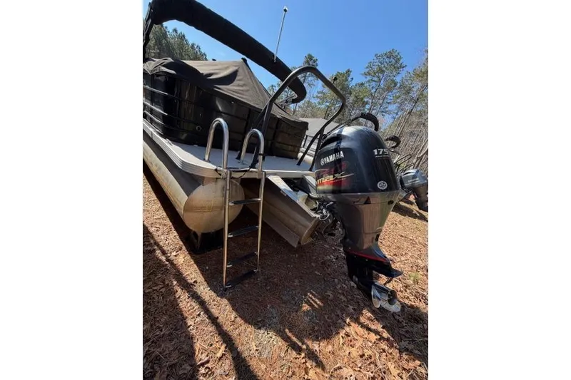 Slide: The Image of 2023 Veranda Vista View 22RC pontoon boat with Yamaha 175 engine, parked on dry land. - 9