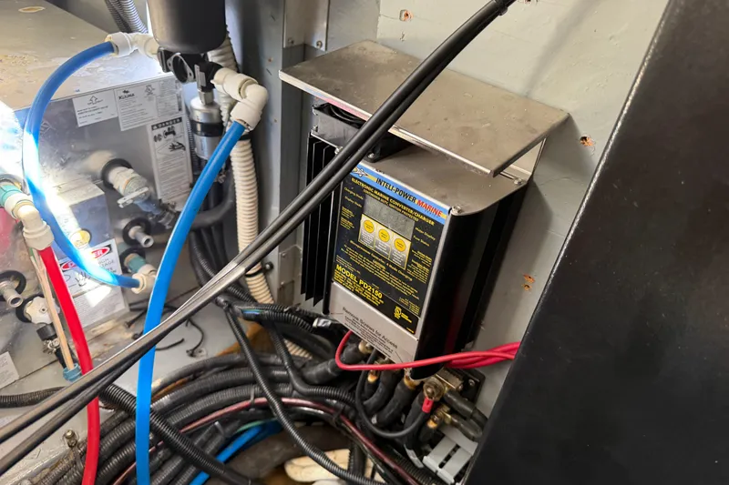 Slide: The Image of Marine electrical system in a 2000 Sea Ray 410 Sundancer boat. - 50