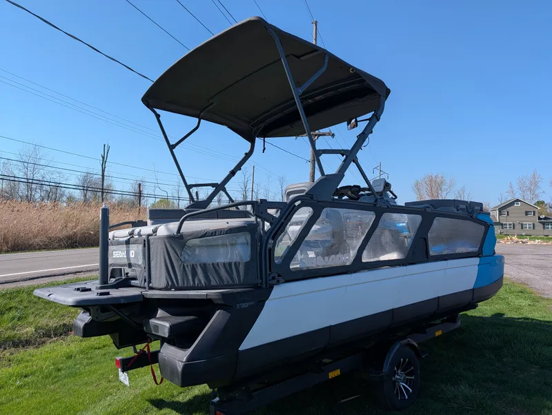 Slide: The Image of Sea-Doo Switch Cruise 21 2023 - 4