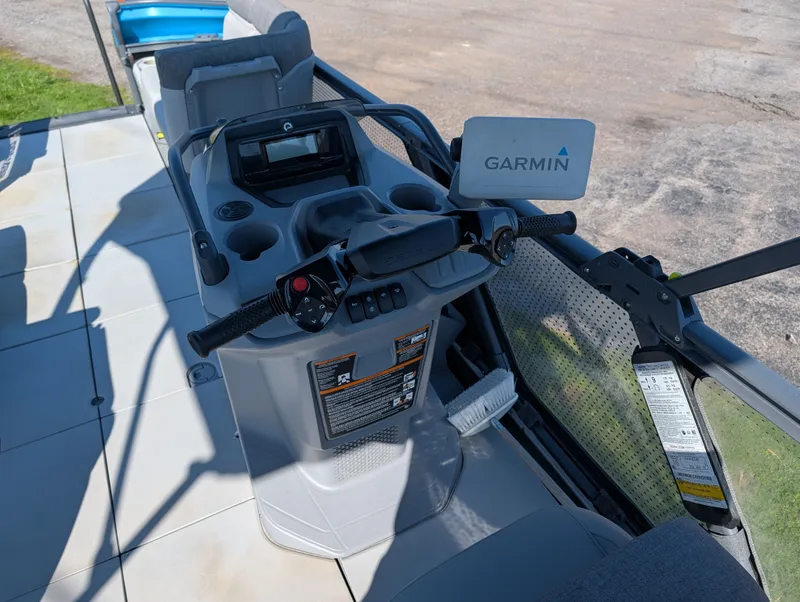 Slide: The Image of Sea-Doo Switch Cruise 21 2023 - 6