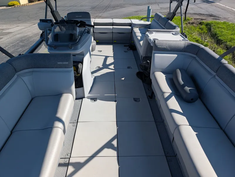 Slide: The Image of Sea-Doo Switch Cruise 21 2023 - 5