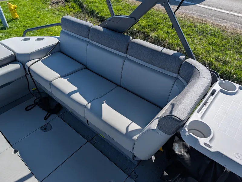 Slide: The Image of Sea-Doo Switch Cruise 21 2023 - 6