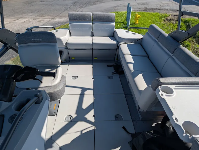 Slide: The Image of Sea-Doo Switch Cruise 21 2023 - 7