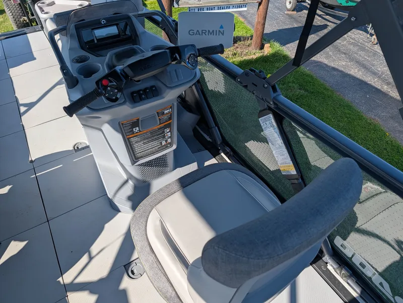 Slide: The Image of Sea-Doo Switch Cruise 21 2023 - 8