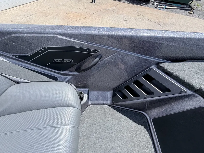 Slide: The Image of Skeeter ZXR20 2021 - 10