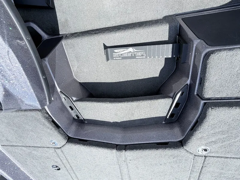 Slide: The Image of Skeeter ZXR20 2021 - 30