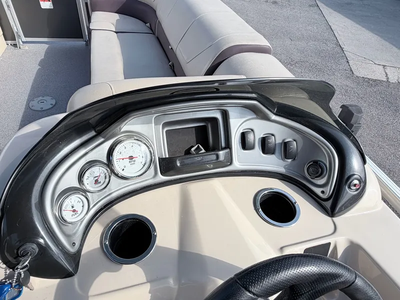 Slide: The Image of Dashboard of a 2018 Sun Tracker Party Barge 20 DLX pontoon boat. - 19