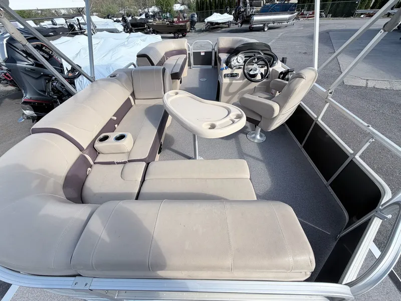 Slide: The Image of Interior view of a 2018 Sun Tracker Party Barge 20 DLX pontoon boat. - 24