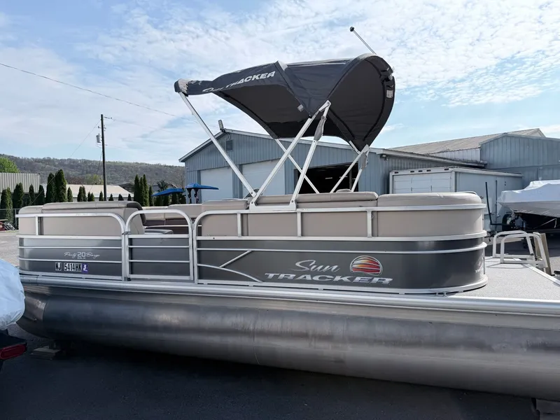 Slide: The Image of 2018 Sun Tracker Party Barge 20 DLX pontoon boat outdoors. - 27