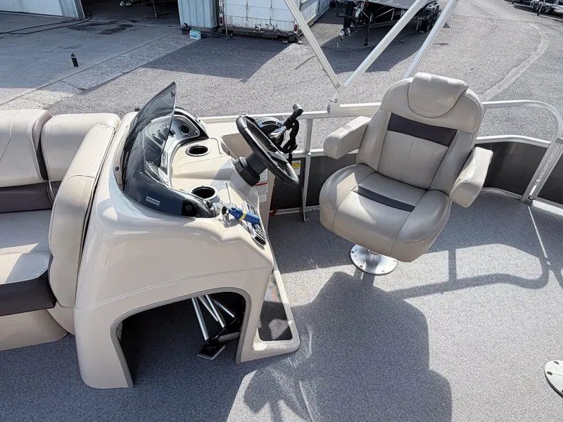 Slide: The Image of Interior of a 2018 Sun Tracker Party Barge 20 DLX pontoon boat. - 4