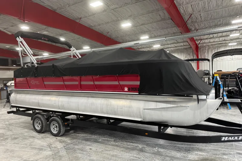 Slide: The Image of 2014 Bentley Pontoons 243 Cruise pontoon boat with cover in a warehouse setting. - 11