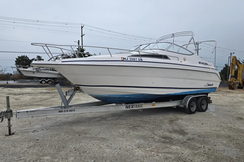 The Image of 1996 Wellcraft 26 Exel SE boat on trailer in outdoor setting. - 0
