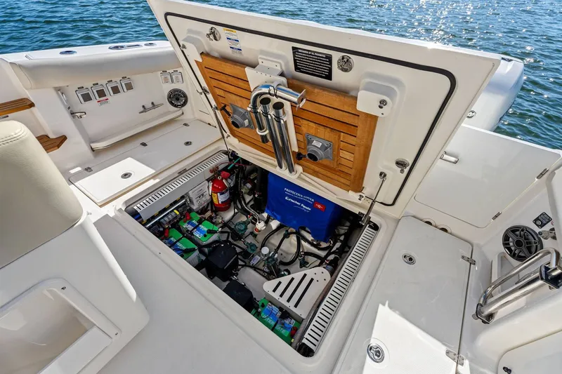 Slide: The Image of Boston Whaler 380 Realm 2019 - 13