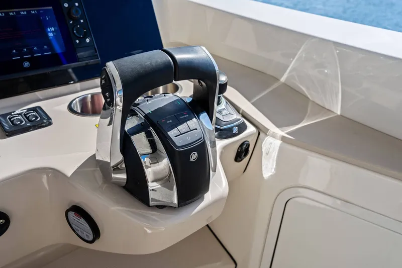 Slide: The Image of Boston Whaler 380 Realm 2019 - 23