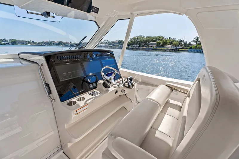 Slide: The Image of Boston Whaler 380 Realm 2019 - 27