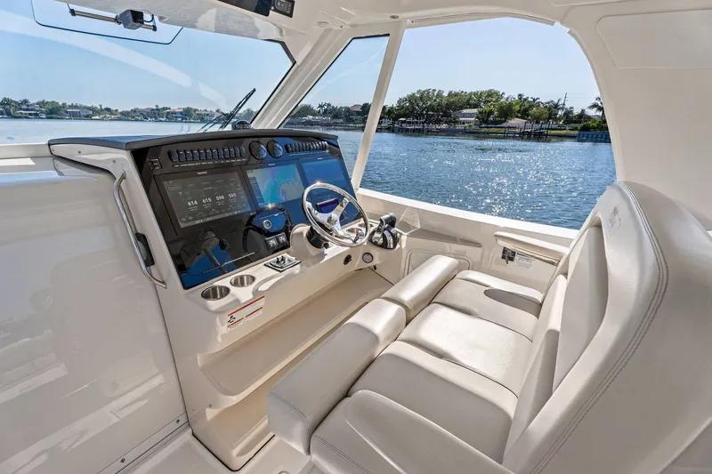 Slide: The Image of Boston Whaler 380 Realm 2019 - 28