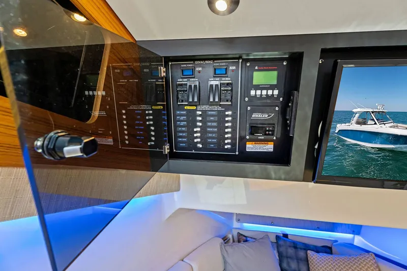 Slide: The Image of Boston Whaler 380 Realm 2019 - 34