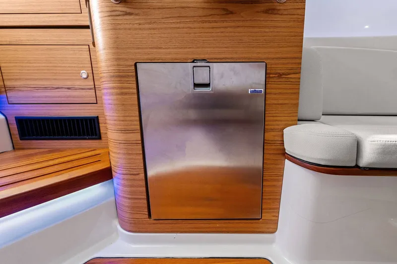 Slide: The Image of Boston Whaler 380 Realm 2019 - 42