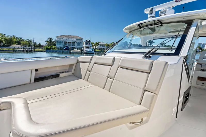 Slide: The Image of Boston Whaler 380 Realm 2019 - 46