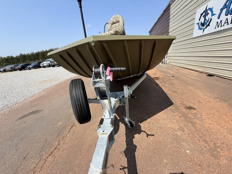 Slide: The Image of Lowe Roughneck Center Console JET 80 2026 - 4