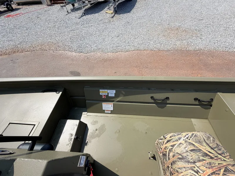 Slide: The Image of Lowe Roughneck Center Console JET 80 2026 - 7