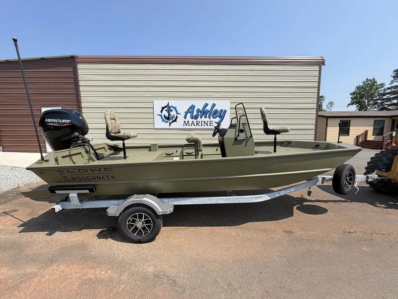 The Image of Lowe Roughneck Center Console JET 80 2026 - 1