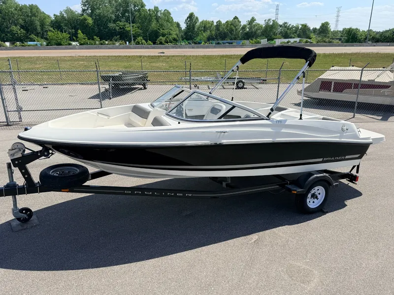 The Image of Bayliner 175 Bowrider 2015 - 1